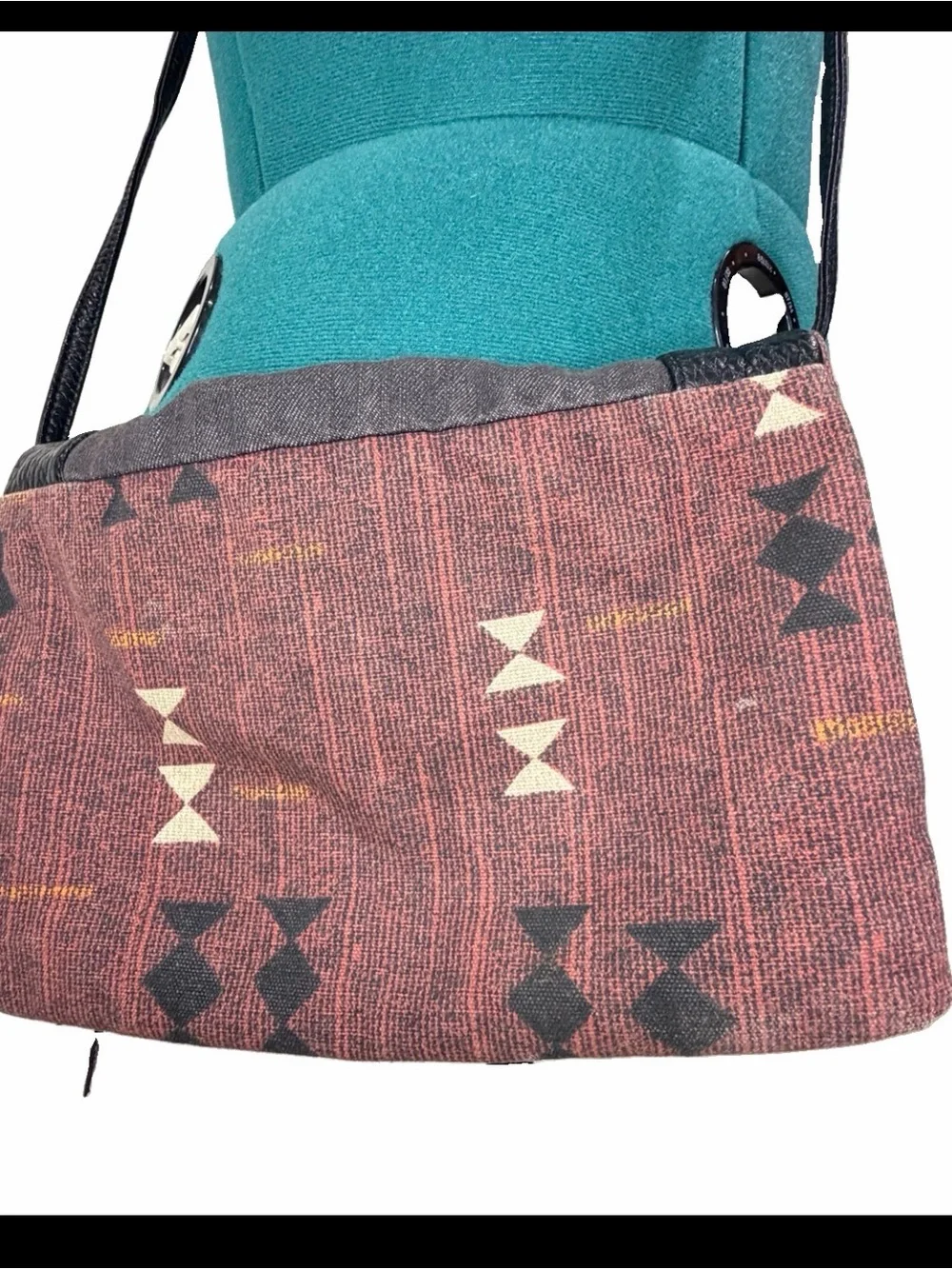Dakine geometric cross body